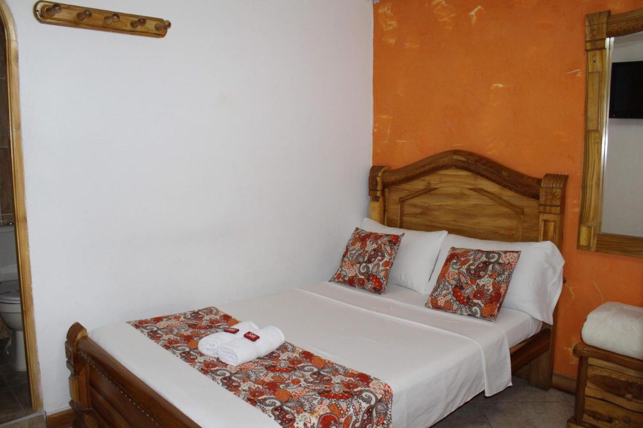 Hotel Las Guacamayas Guatapé Exterior photo