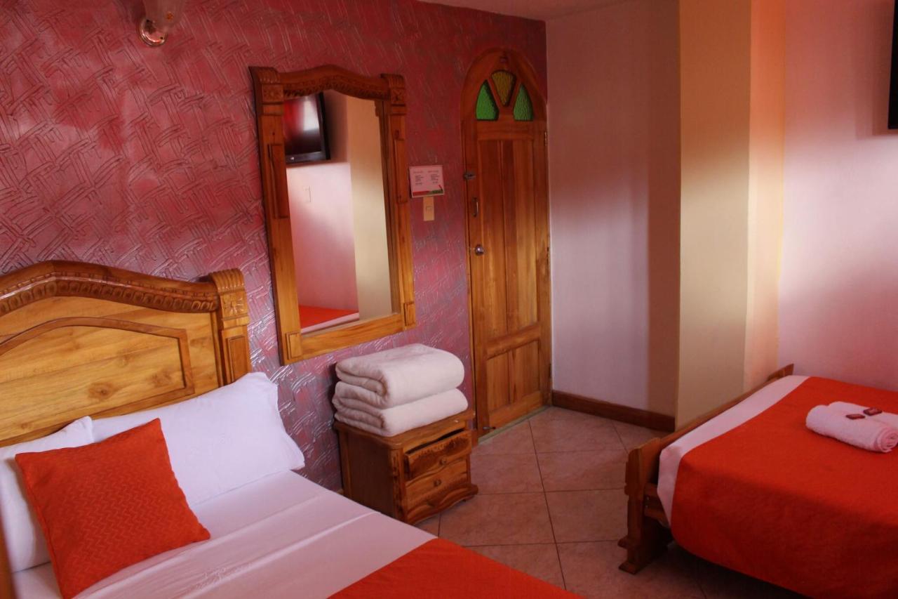 Hotel Las Guacamayas Guatapé Exterior photo