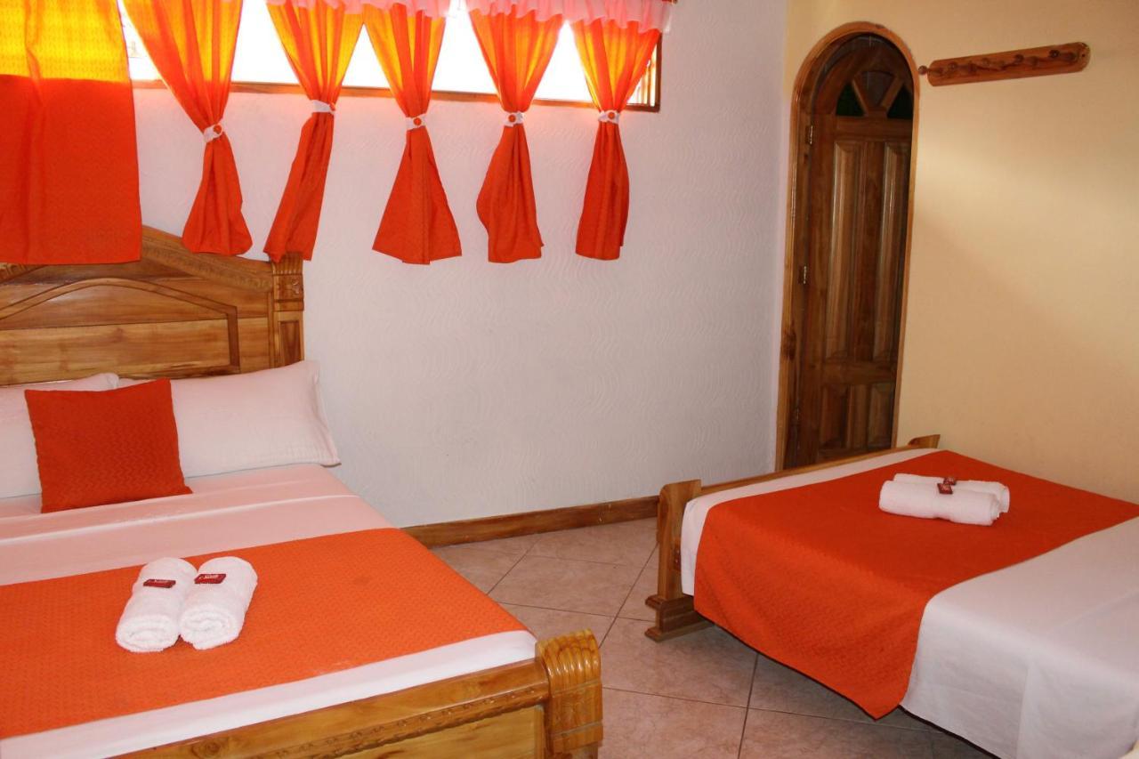 Hotel Las Guacamayas Guatapé Exterior photo