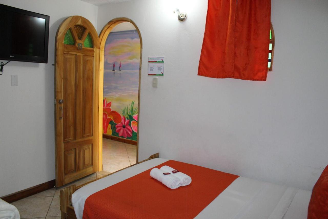 Hotel Las Guacamayas Guatapé Exterior photo